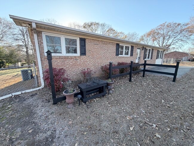 Building Photo - 217 Ridgecrest Way