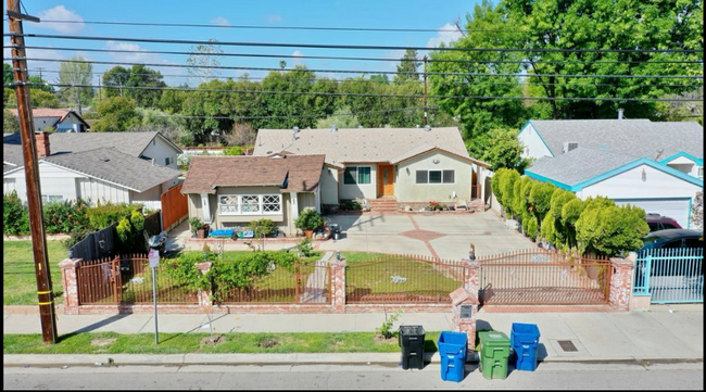 Foto del edificio - 5921 Fallbrook Ave