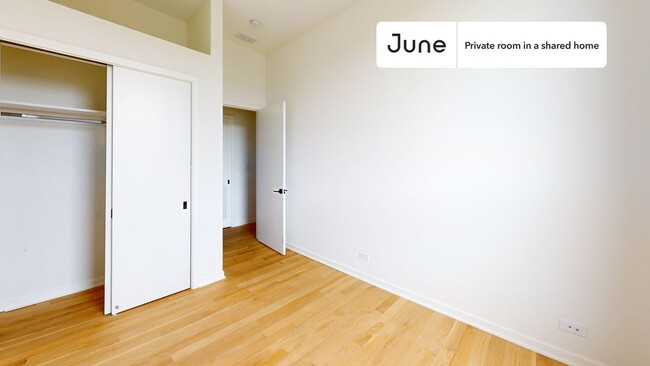 Building Photo - Private bedroom in 4 bed/3 bath Home