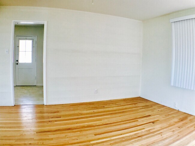 Building Photo - Minutes drive to the beach Hardwood flooring all throughout Large Deck with a Yard