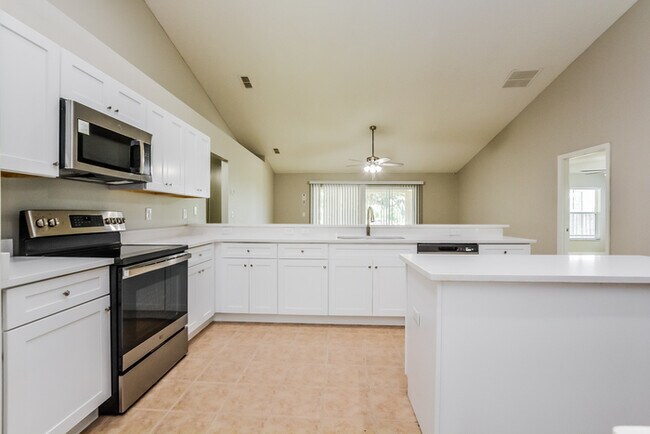 Building Photo - 2202 Lake Pointe Cir