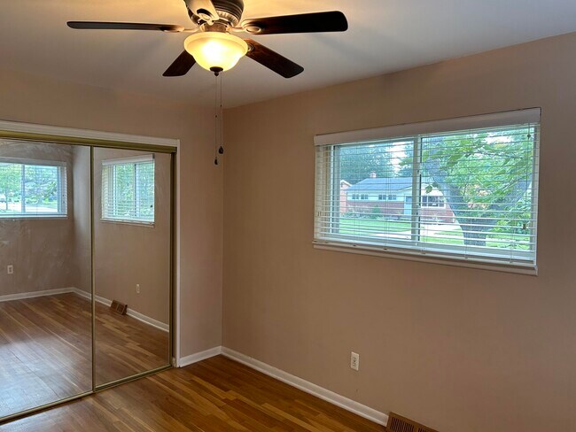 Building Photo - 1603 Beaupre Ave