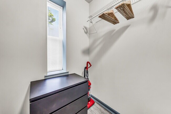 Foto del edificio - Furnished 2-Bedroom, 2-Bath Apartment near the Medical Campus