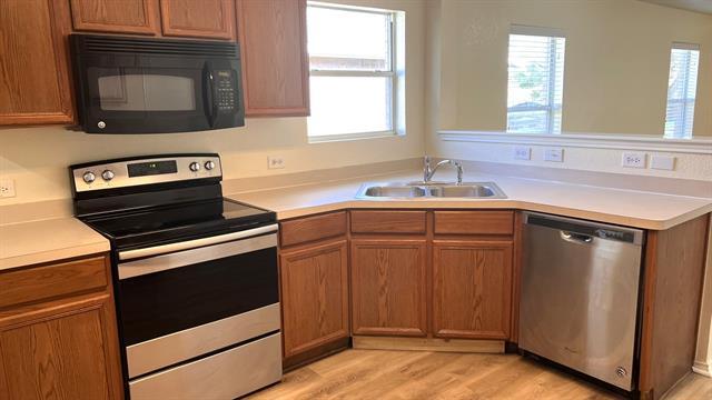 Building Photo - 8911 Valley River Dr