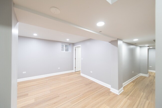 Foto del edificio - 1028 W Oakdale Ave