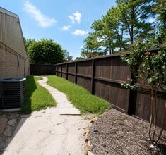 Building Photo - 2303 Silver Sage Dr