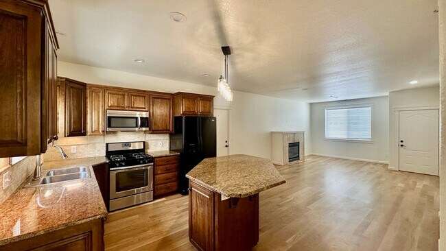 Foto del edificio - Cute little gated community 3 bed 2.5 bath...