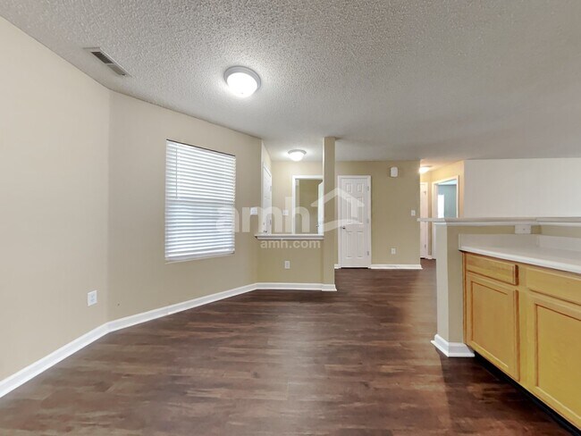Foto del edificio - 5833 Cabot Dr