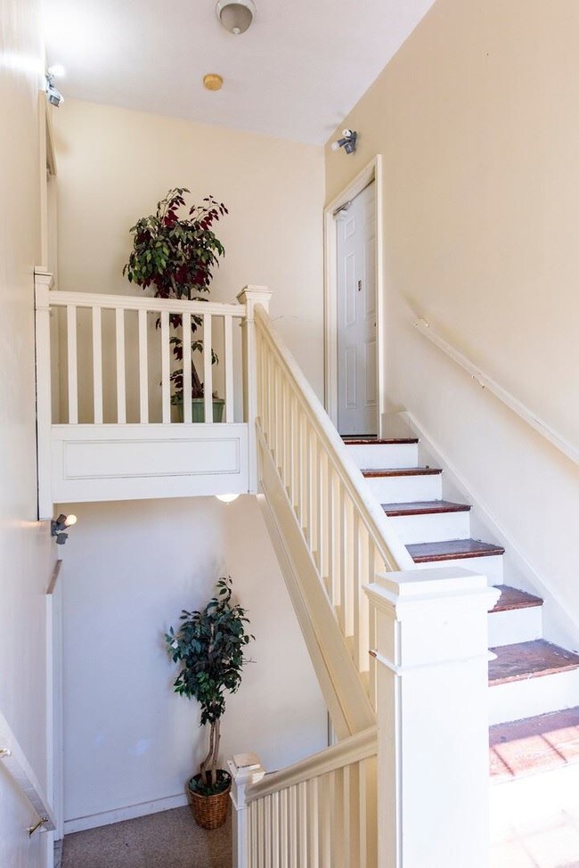 Foto del edificio - 2 br, 1 bath House - 4425 W. Broadway apt#4