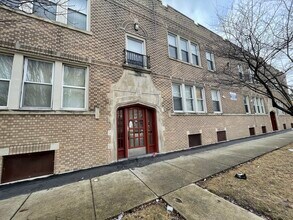Building Photo - 2651 W 65th St