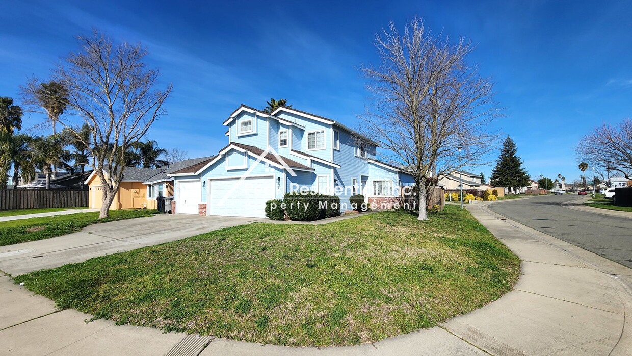 Foto principal - Wonderful North Sacramento 4bd/2.5ba Home ...