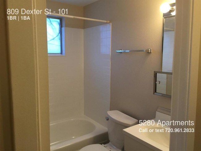 Building Photo - 809 Dexter St