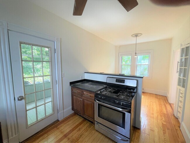 Foto del edificio - 83 Dexter St