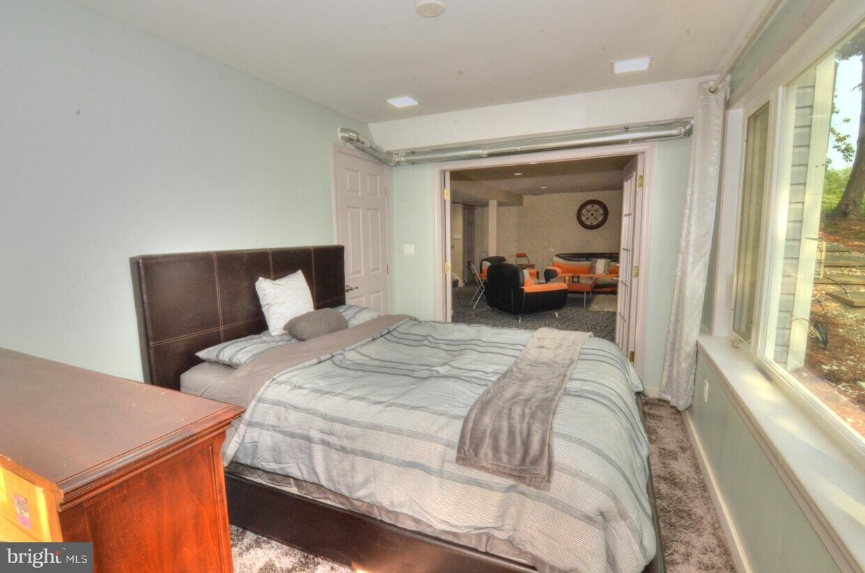 4304 Silas Hutchinson Dr, Chantilly, VA 20151 House Rental in