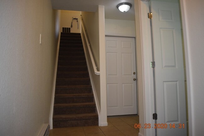 Building Photo - Beautiful 2 Bedroom Townhome / Old Town Ar...