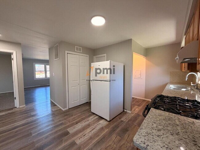 Foto del edificio - 5469 Aspen Ave