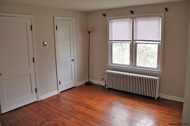 Building Photo - 44 Fairfield Ave