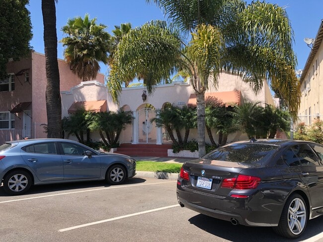 Building Photo - 1251 E Appleton St