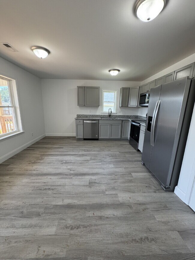 Foto del edificio - "Charming 3-Bedroom Retreat in Mars Hill: Cozy Comfort with 2 Full Baths!"