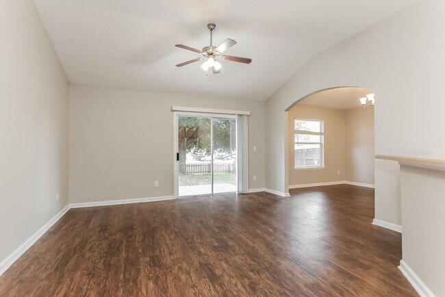 Foto del edificio - 1841 Creekview Dr