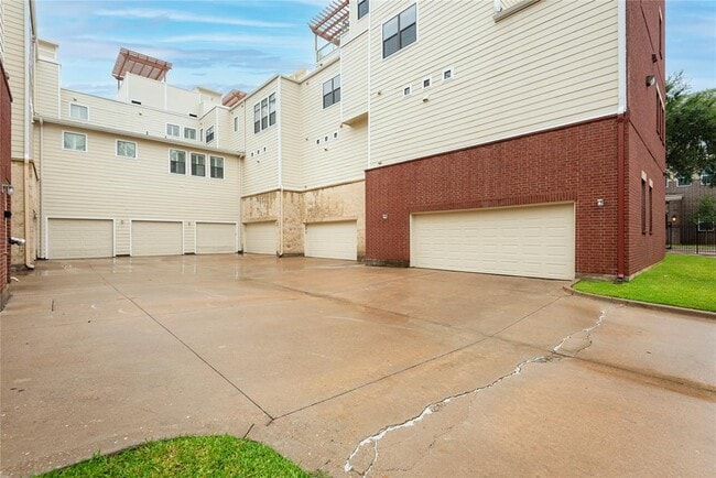 Building Photo - 1207 Beaconsfield Lane