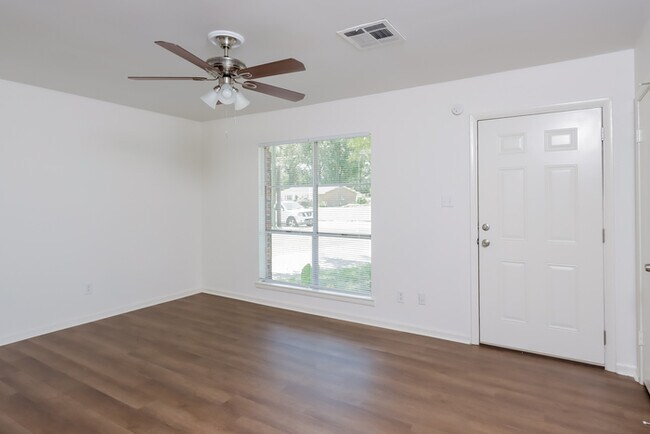 Building Photo - Charming 4 Bedroom in Prattville!