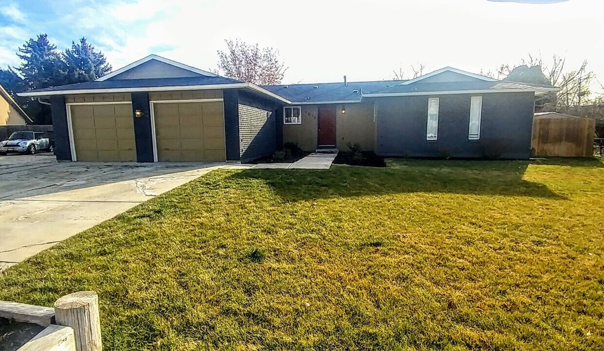 Primary Photo - West Boise near Hyatt Lakes Reserve- 3bd 2...