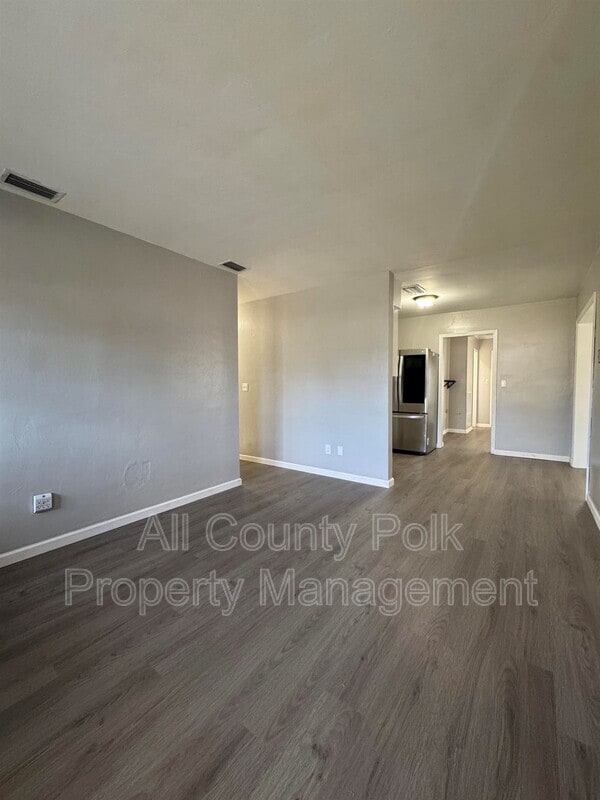 Building Photo - 1043 Pineview Pl