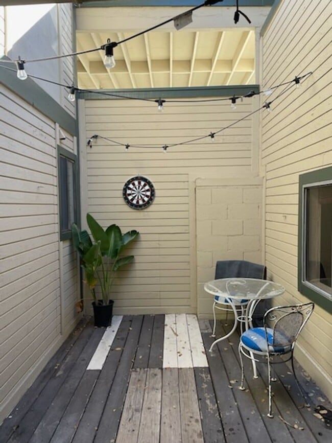 Building Photo - 2 Bedroom 2 Bath Condo