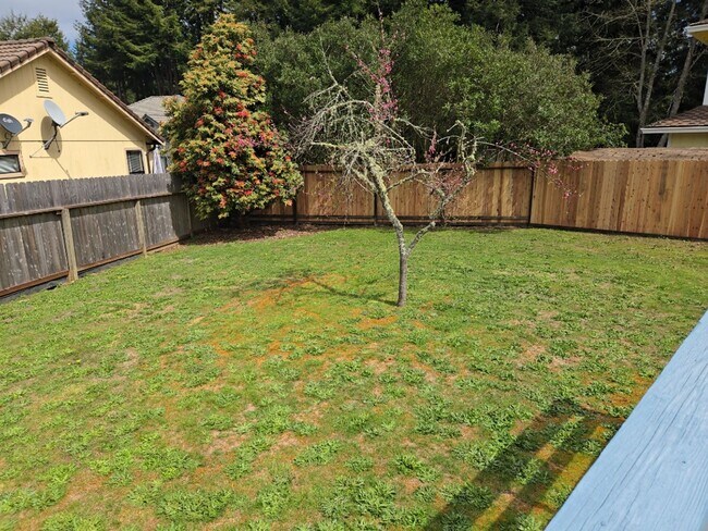 Building Photo - 2149 Woodcrest Ct