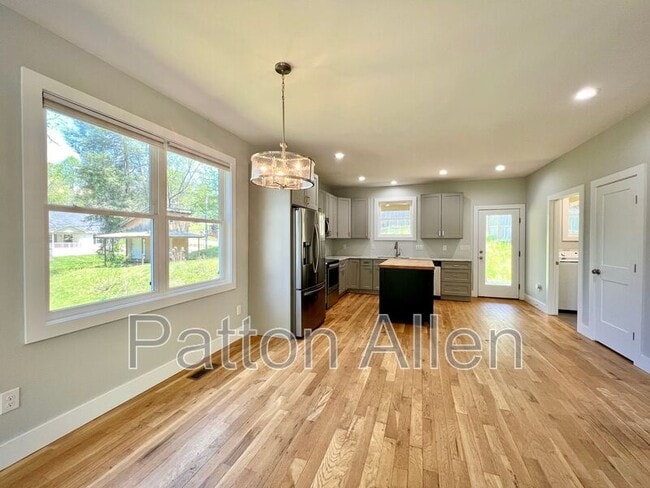 Building Photo - 308 London Rd