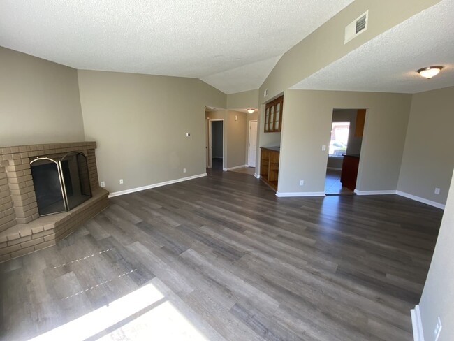 Building Photo - 1409 Humbolt Dr