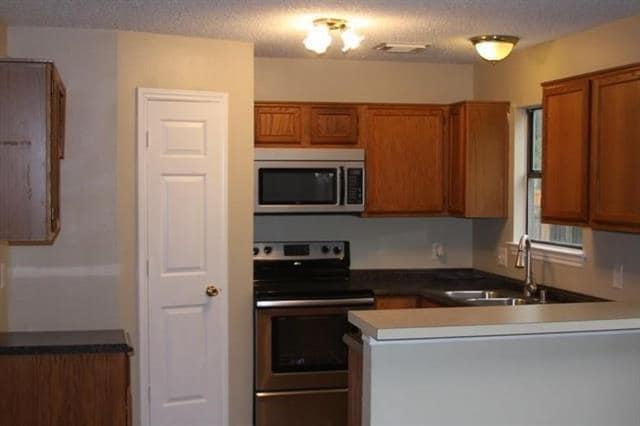 Foto del edificio - 655 Meadowbrook St