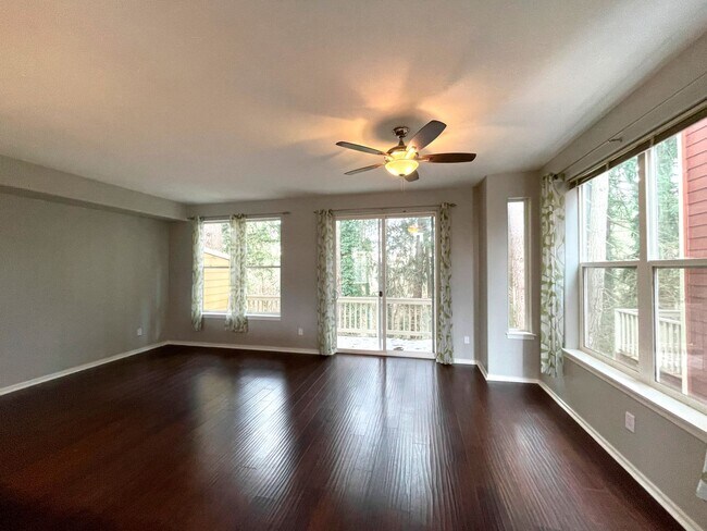 Building Photo - Stunning Hillsboro Townhome with Attached ...