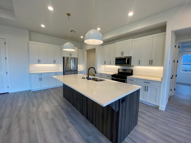 Foto del edificio - 4 br, 2 bath House - 956 E Fremont Street