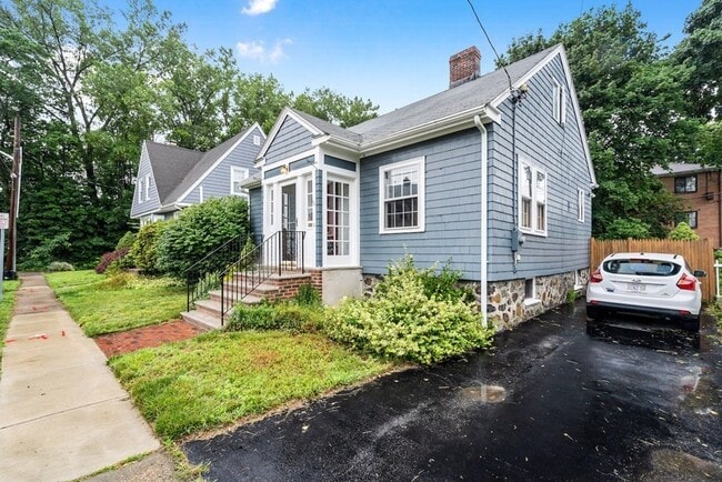 Building Photo - 51 Fairlawn St