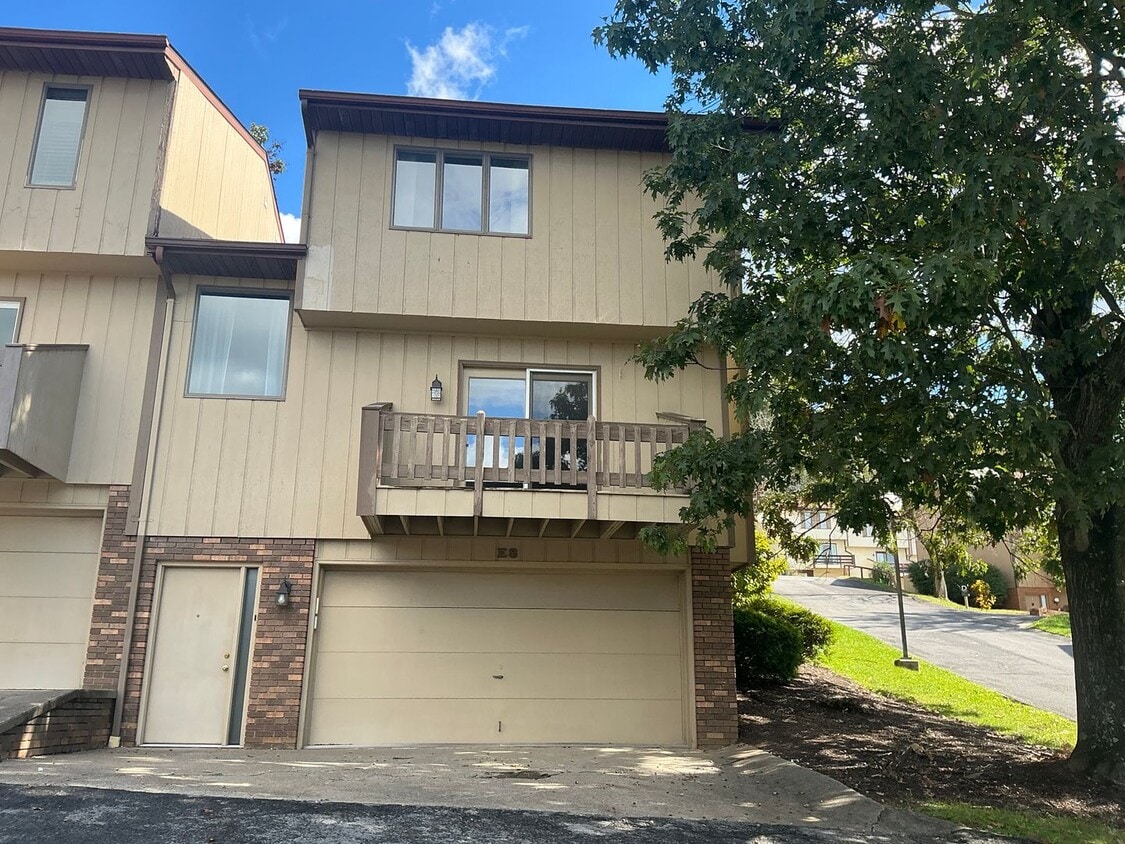 Primary Photo - Townhome - 3 Bedroom/ 2.5 Bathroom - Avail...
