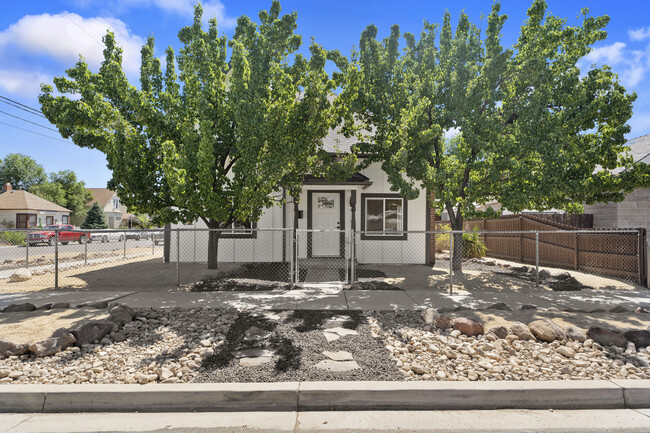 Building Photo - 434 16th St