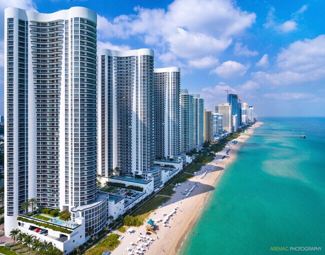 Foto del edificio - 15811 Collins Ave