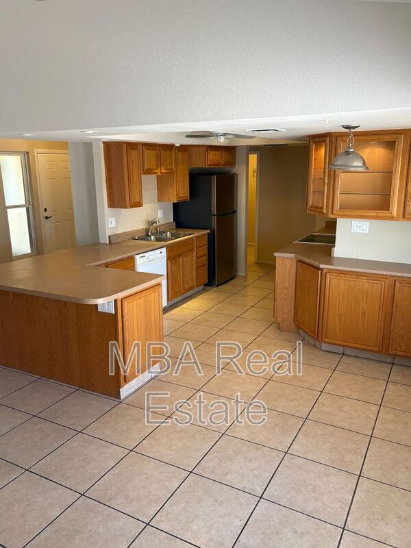 Building Photo - 1923 W Javelina Ave