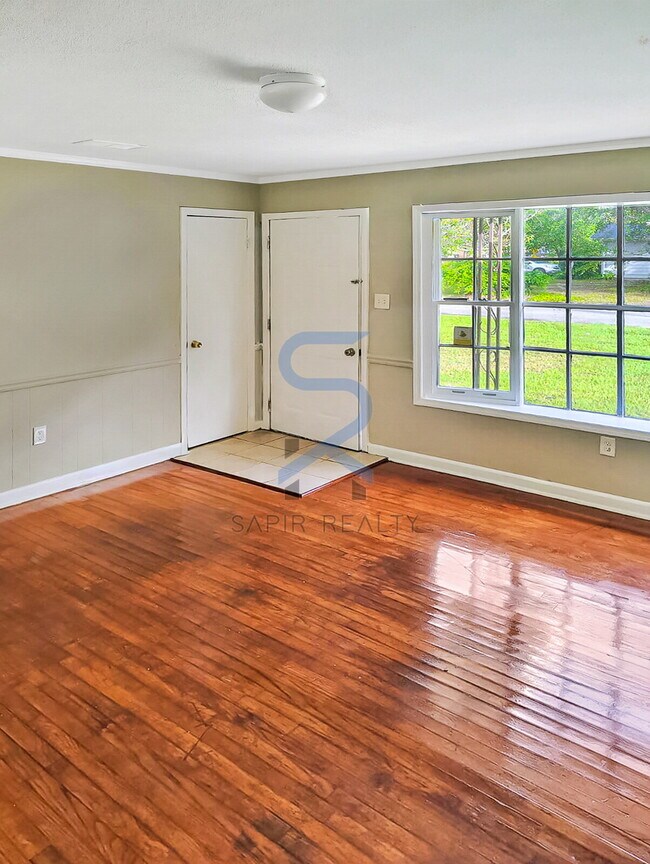 Building Photo - Move in before November 30th and choose yo...