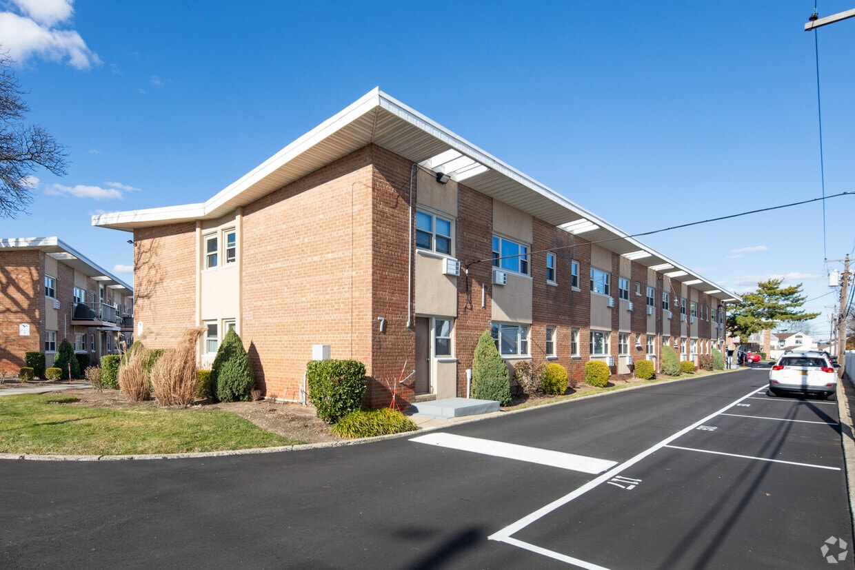 Ocean Harbor Club Apartments Apartments in Oceanside, NY