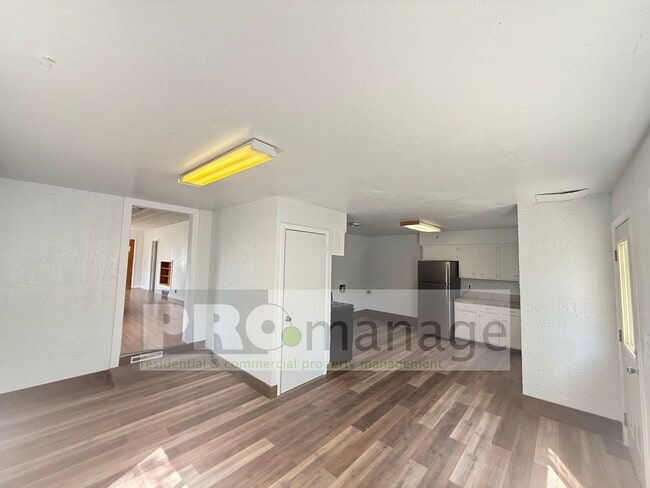 Building Photo - Charming 4 Bed / 2 Bath Home with Vintage ...