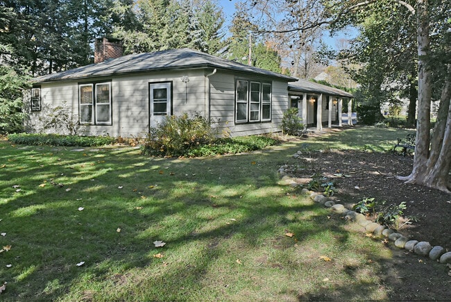 Building Photo - 82 Winsor Pl