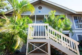 Building Photo - 140 Uwapo Rd