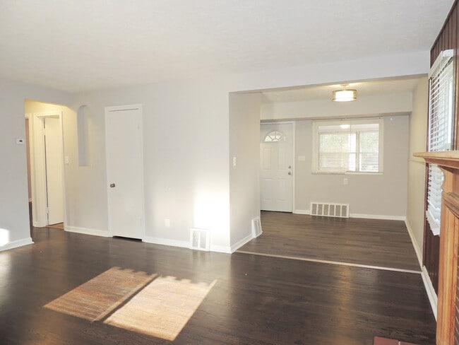 Building Photo - 4 Bed - 1 Full Bath Cape Cod for Rent!