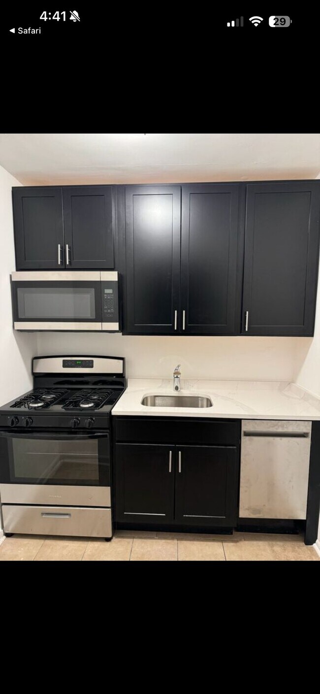 Foto del edificio - 2351 W Wilson Ave