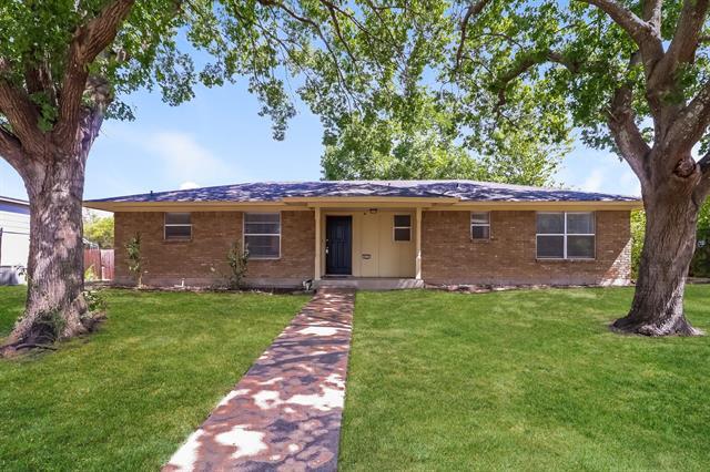 Primary Photo - 413 Stoney Creek Dr