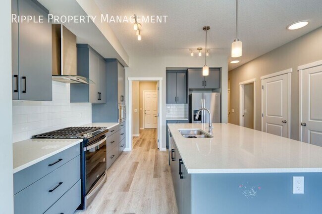 Photo du bâtiment - FANTASTIC 3 BEDS/ 2.5 BATHS UPPER LEVEL IN THE COMMUNITY OF ARBOUR LAKE