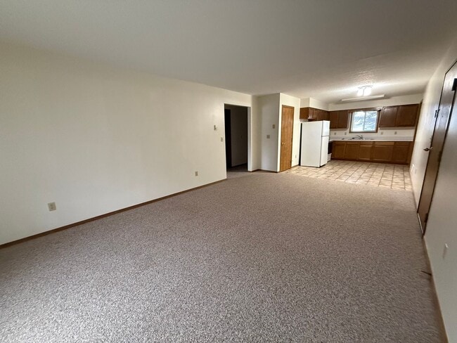 Building Photo - Sunrise Estates - 213